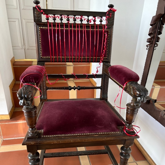 Other - Throne Victorian armchair